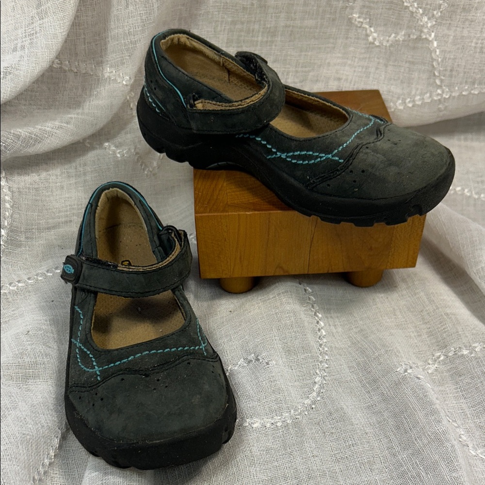 Keen leather mary janes stamped sz 13